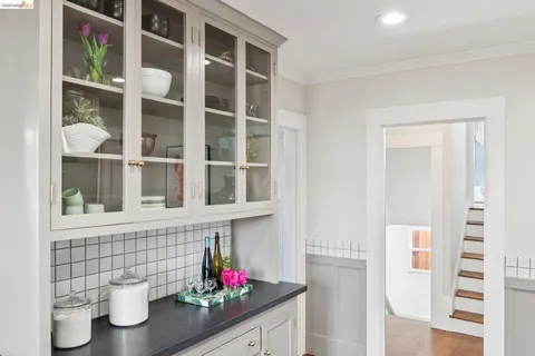 $998,000 | 3862 Lyman Road, Oakland, CA 94602