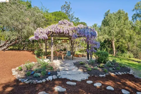 $998,000 | 3862 Lyman Road, Oakland, CA 94602