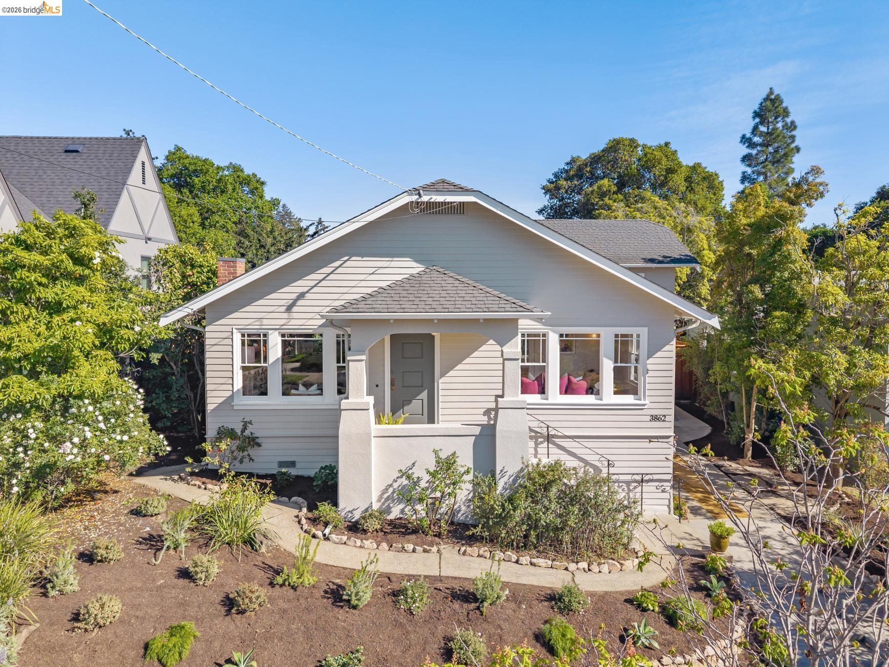 3862 Lyman Road Oakland, CA 94602 - Photo 4 of 60