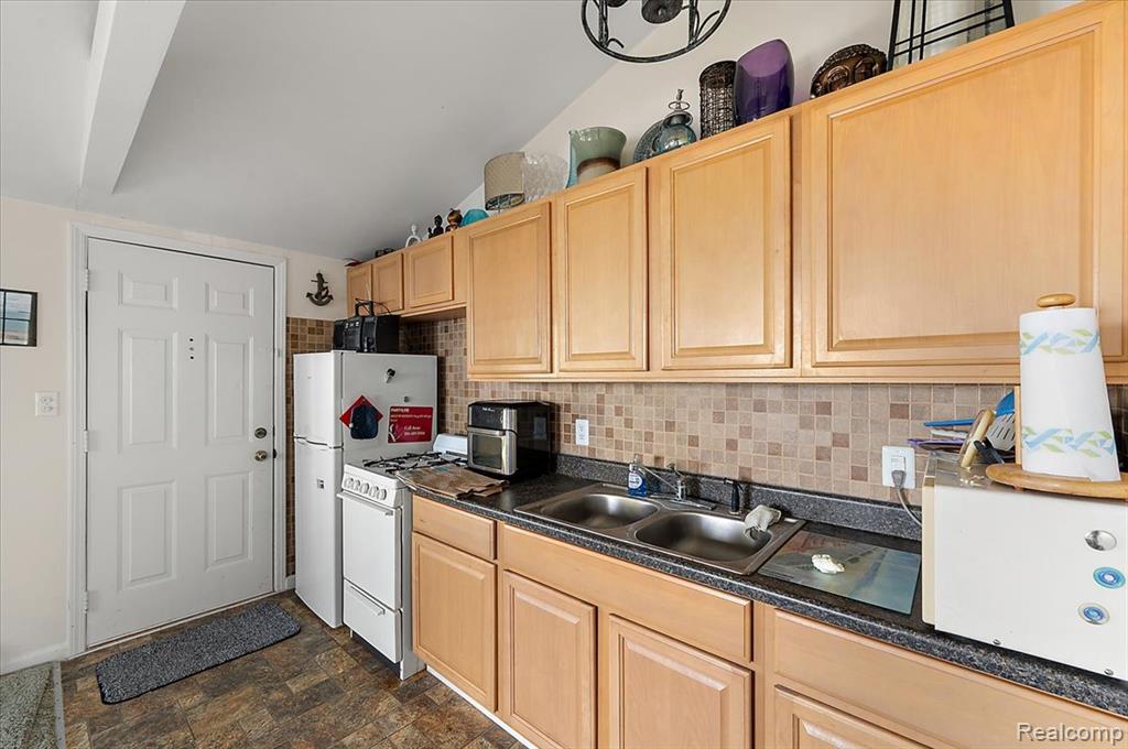 9287 North River Road, Unit 3 Algonac, MI 48001 - Photo 7 of 21
