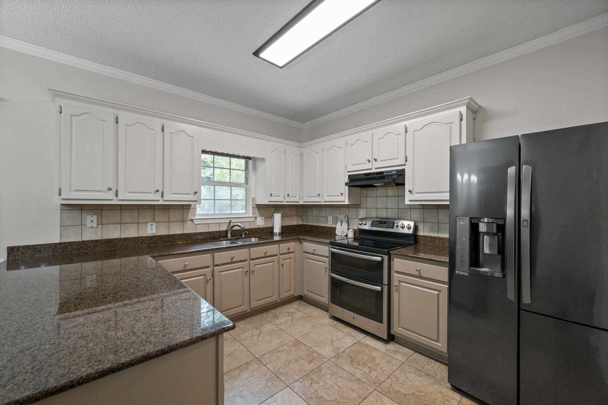 132 Hope Drive Daphne, AL 36526 - Photo 16 of 44 Kitchen