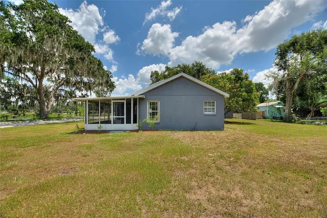 a view of a house with a yard