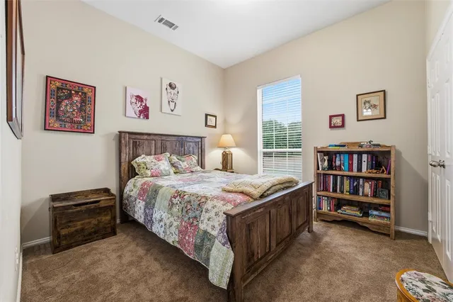 $310,000 | 304 Briar Cove Circle, Red Oak, TX 75154