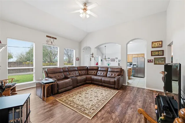 $310,000 | 304 Briar Cove Circle, Red Oak, TX 75154