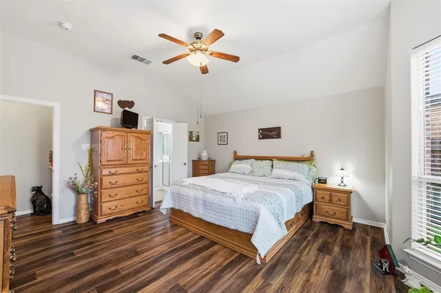 $310,000 | 304 Briar Cove Circle, Red Oak, TX 75154