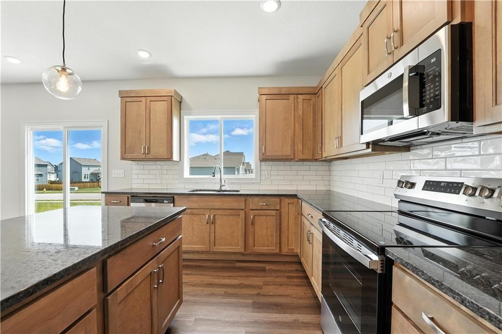 12232 South Emerald Street Spring Hill, KS 66083 - Photo 9 of 24