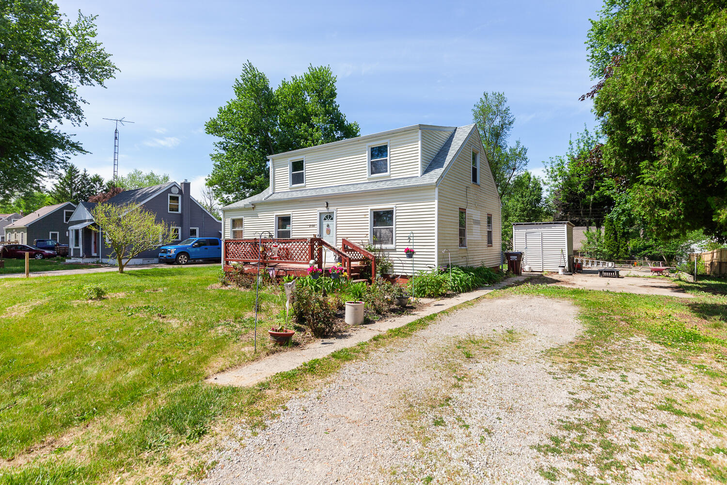 2108 Allan Street Adrian, MI 49221 - Photo 3 of 31 2108 Allan St - 1026