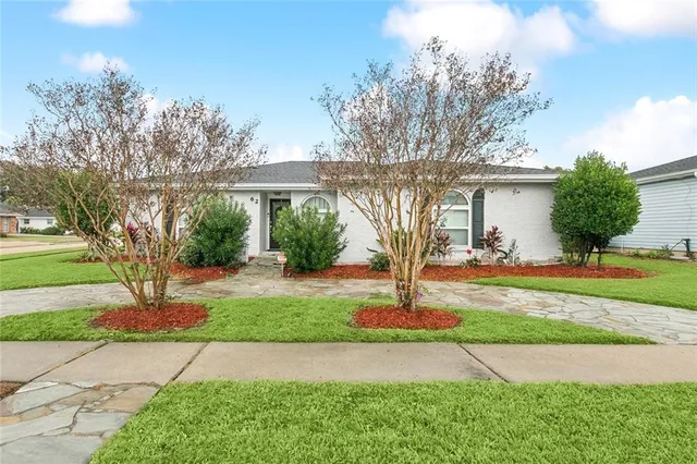 $389,999 | 62 Driftwood Boulevard, Kenner, LA 70065