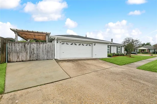 $389,999 | 62 Driftwood Boulevard, Kenner, LA 70065