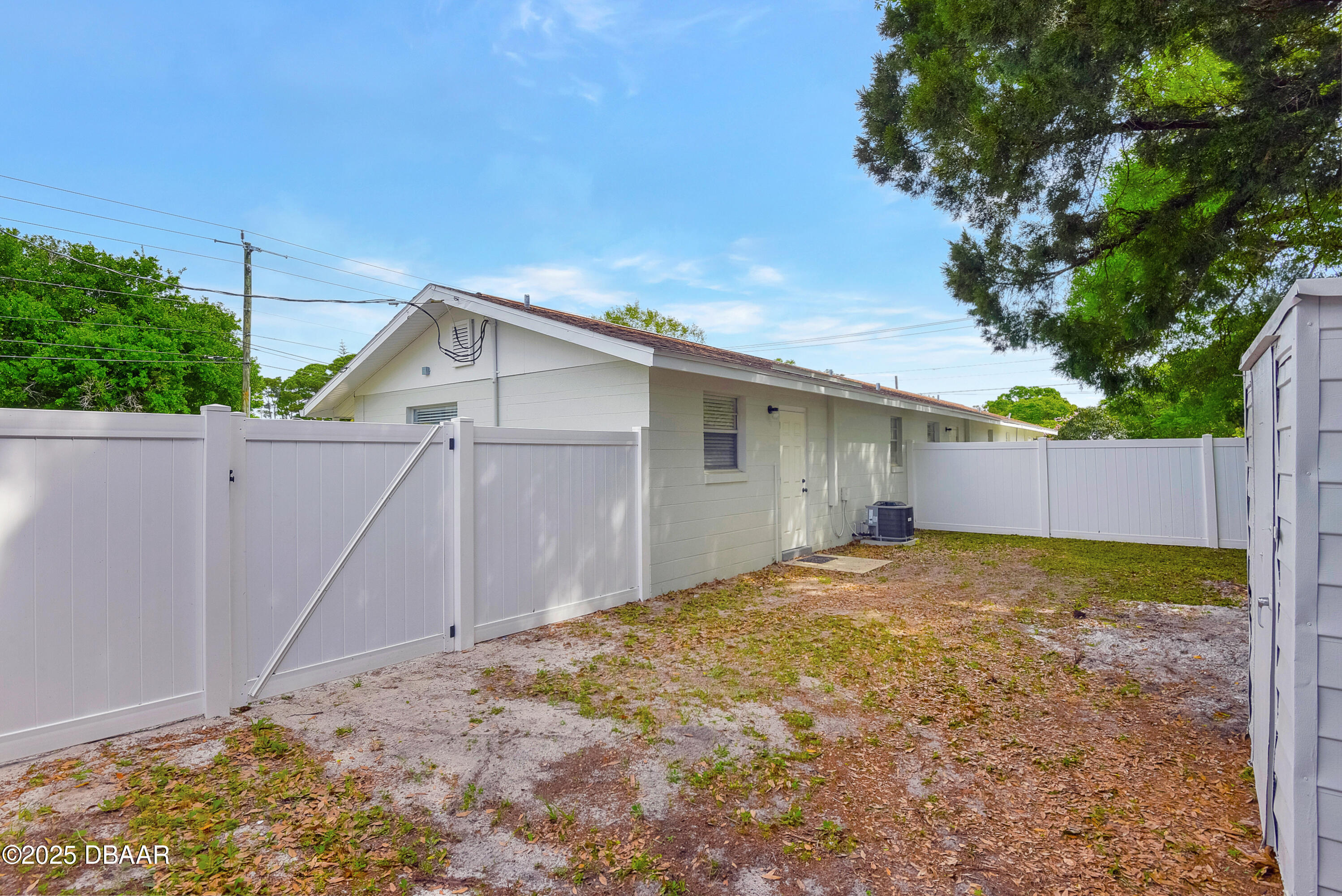 406 Oak Street Port Orange, FL 32127 - Photo 11 of 31 Fenced Backyard