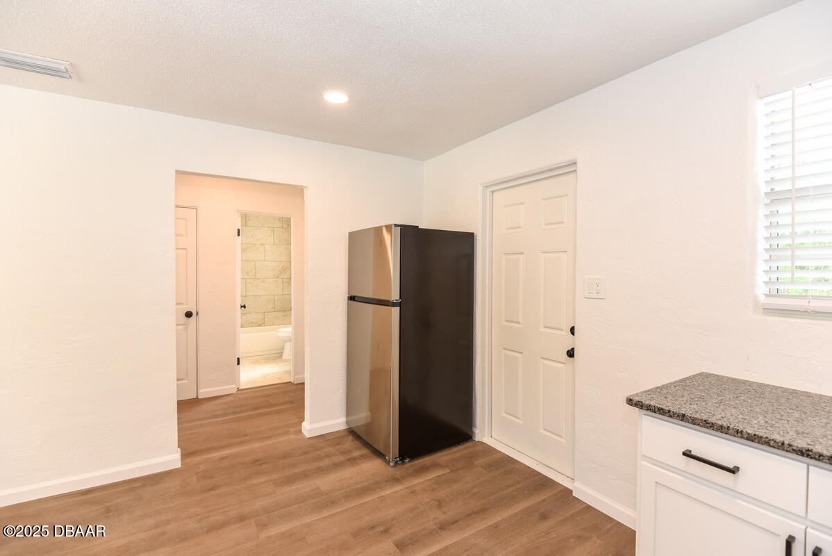 406 Oak Street Port Orange, FL 32127 - Photo 16 of 31 Kitchen