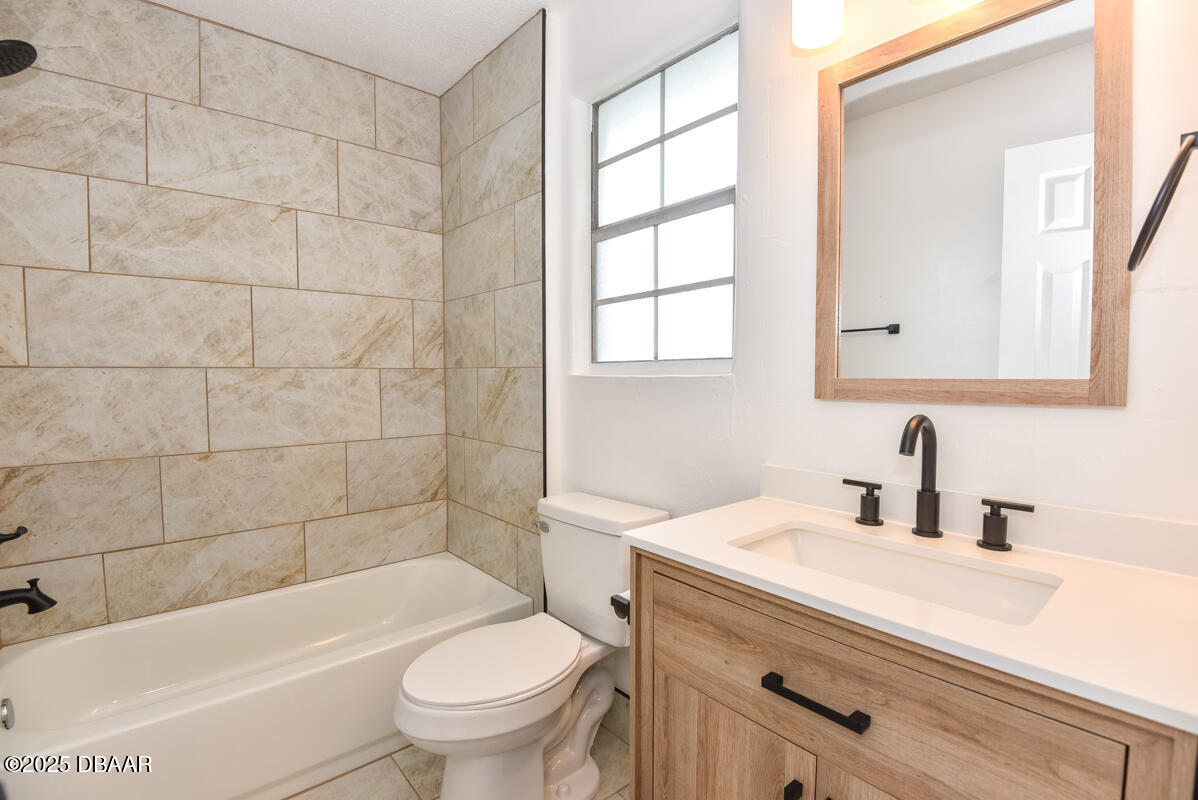 406 Oak Street Port Orange, FL 32127 - Photo 17 of 31 Bathroom