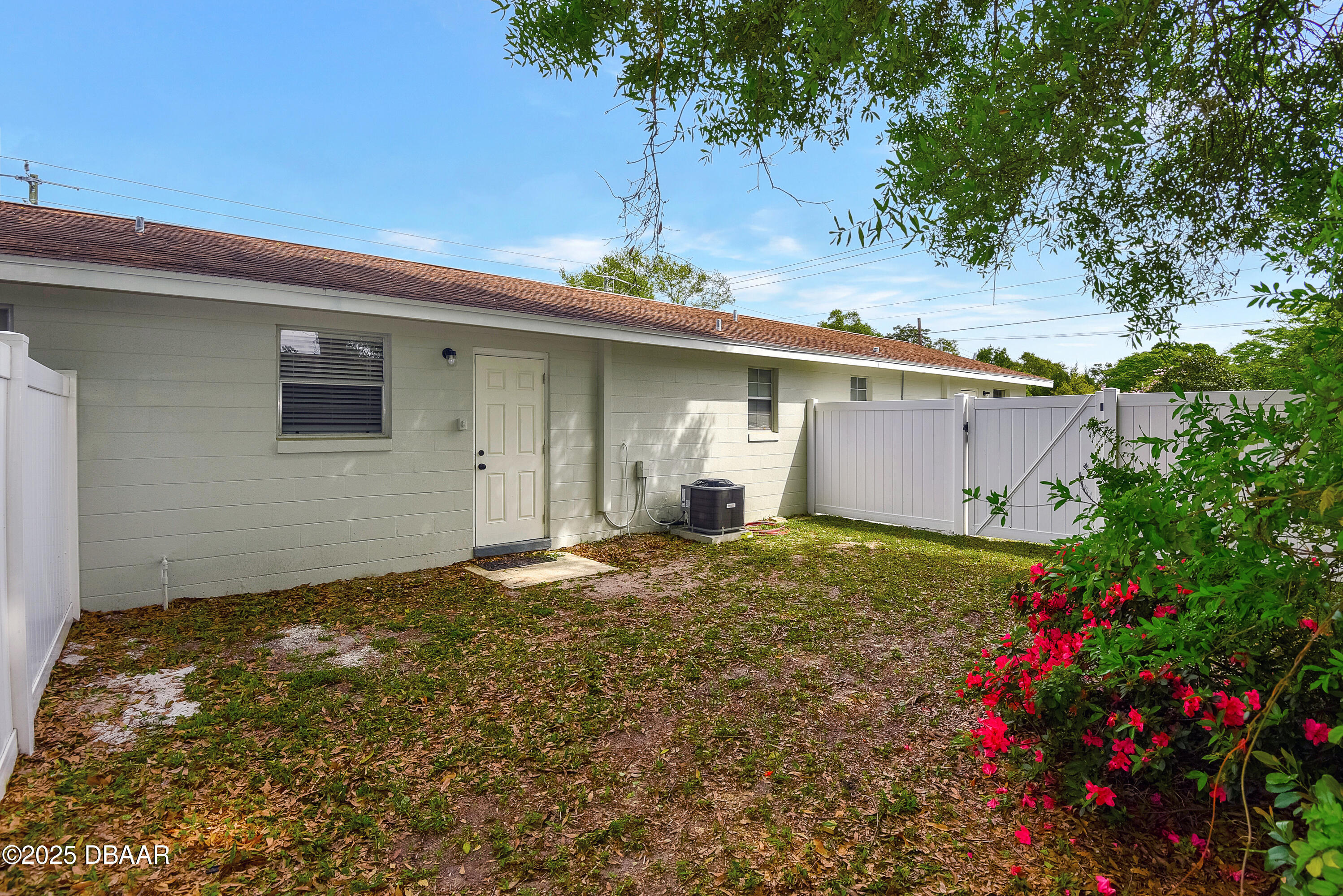 406 Oak Street Port Orange, FL 32127 - Photo 20 of 31 Fenced Backyard