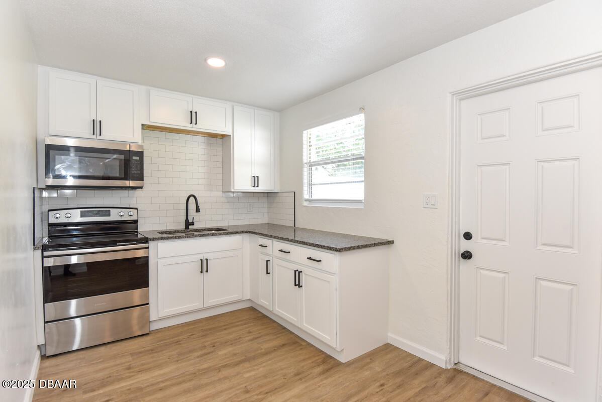 406 Oak Street Port Orange, FL 32127 - Photo 25 of 31 Kitchen
