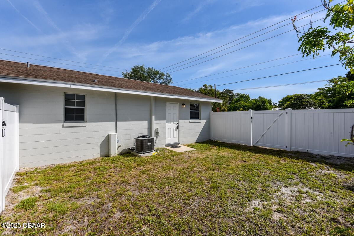 406 Oak Street Port Orange, FL 32127 - Photo 31 of 31 Fenced Backyard