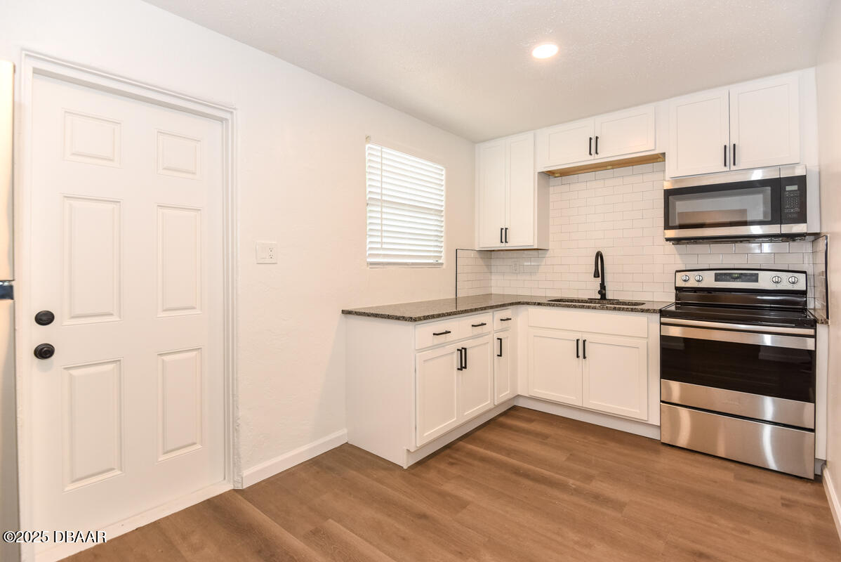 406 Oak Street Port Orange, FL 32127 - Photo 5 of 31 Kitchen
