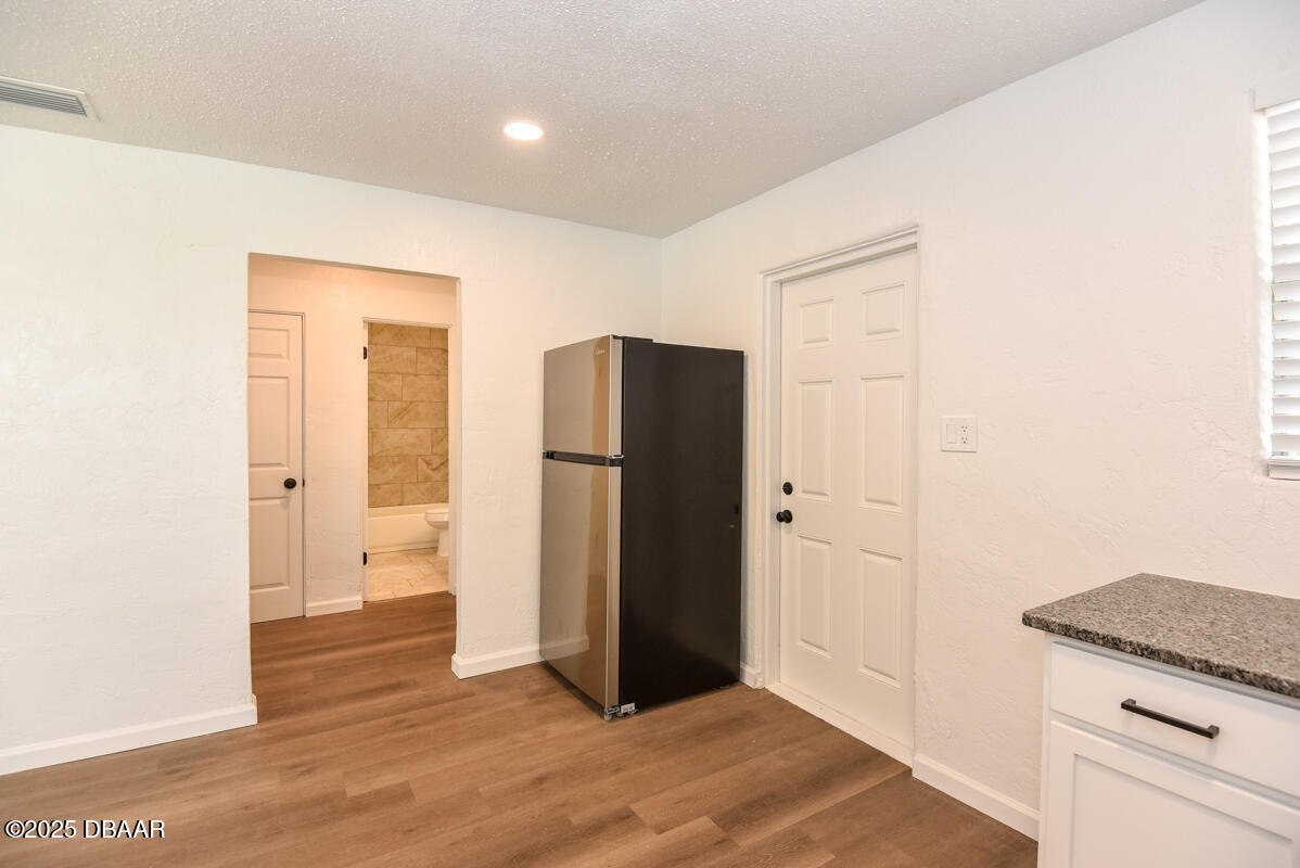 406 Oak Street Port Orange, FL 32127 - Photo 6 of 31 Kitchen
