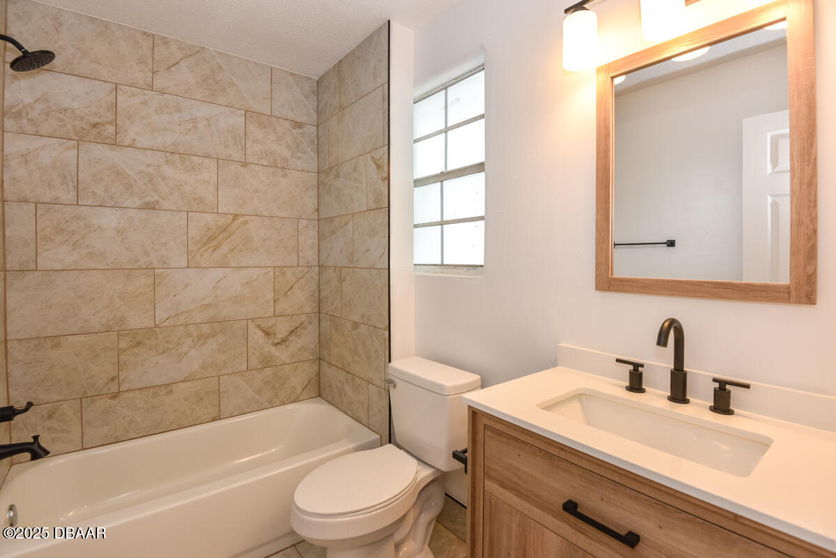 406 Oak Street Port Orange, FL 32127 - Photo 7 of 31 Bathroom