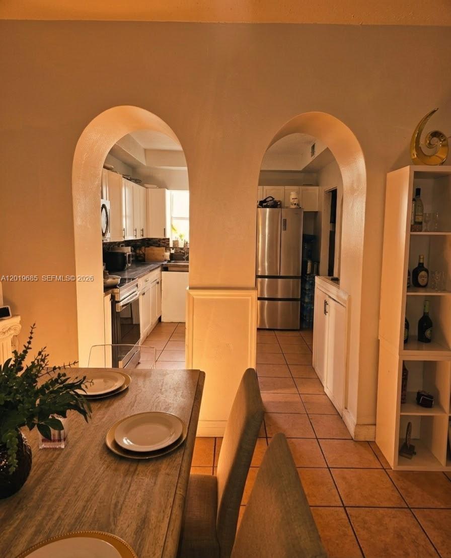 571 Northeast 172nd Street North Miami Beach, FL 33162 - Photo 4 of 6