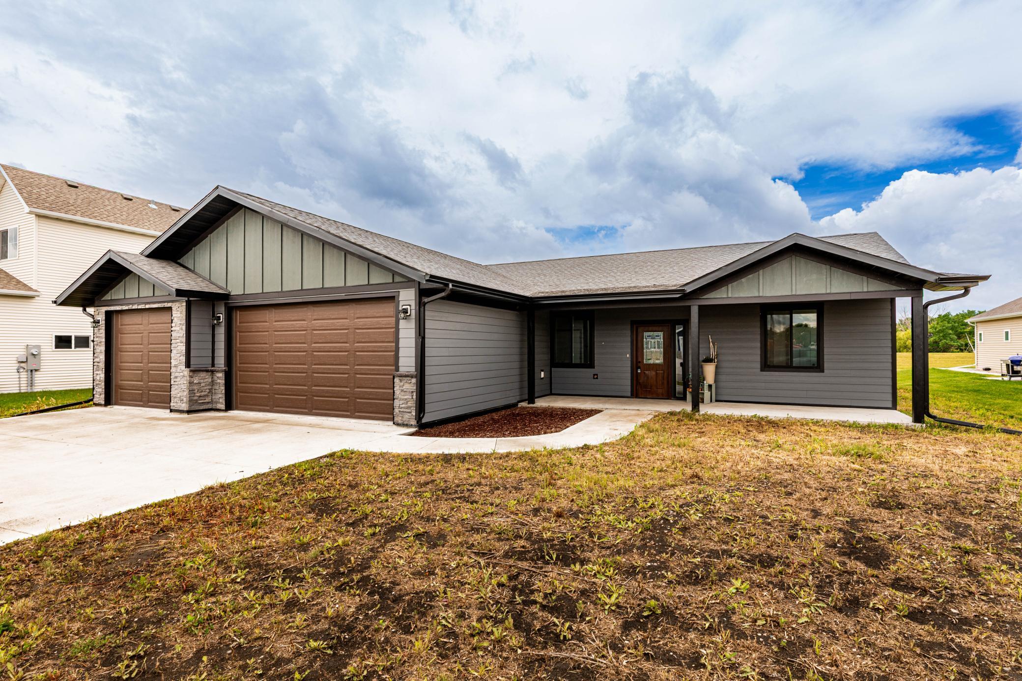 4712 Hampton Loop South Moorhead, MN 56560 - Photo 2 of 36