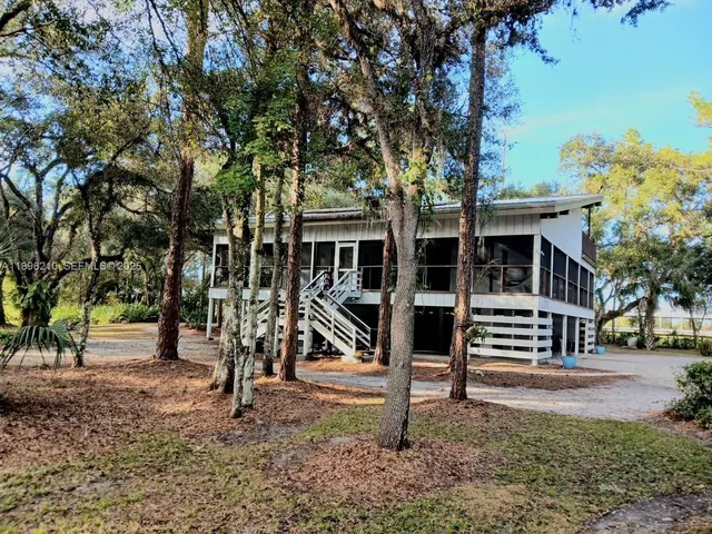 a view of outdoor space yard and porch