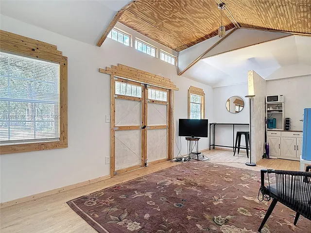 a view of a house with backyard and trees