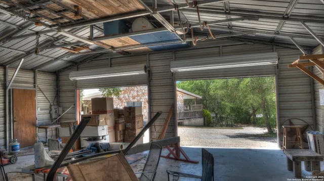 a view of a house with backyard