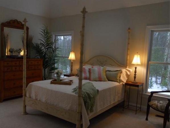 26 Sanctuary Lane, Unit 26 Hopkinton, MA 01748 - Photo 8 of 10 a bedroom with a bed a mirror and lamp