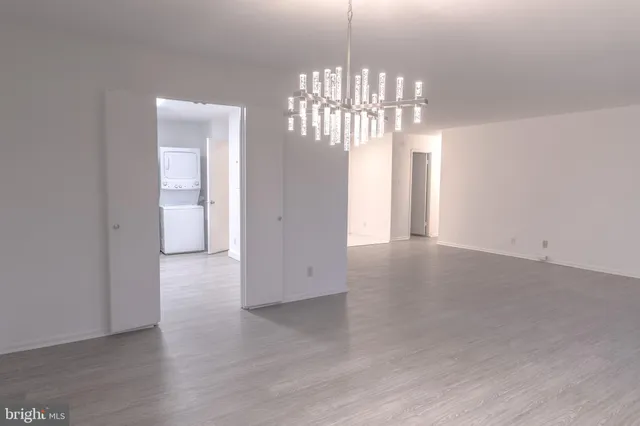 $2,700 | 205 Yoakum Parkway, Unit 822, Alexandria, VA 22304