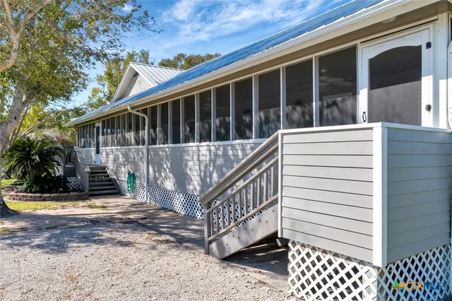 a view of a house with backyard and porch