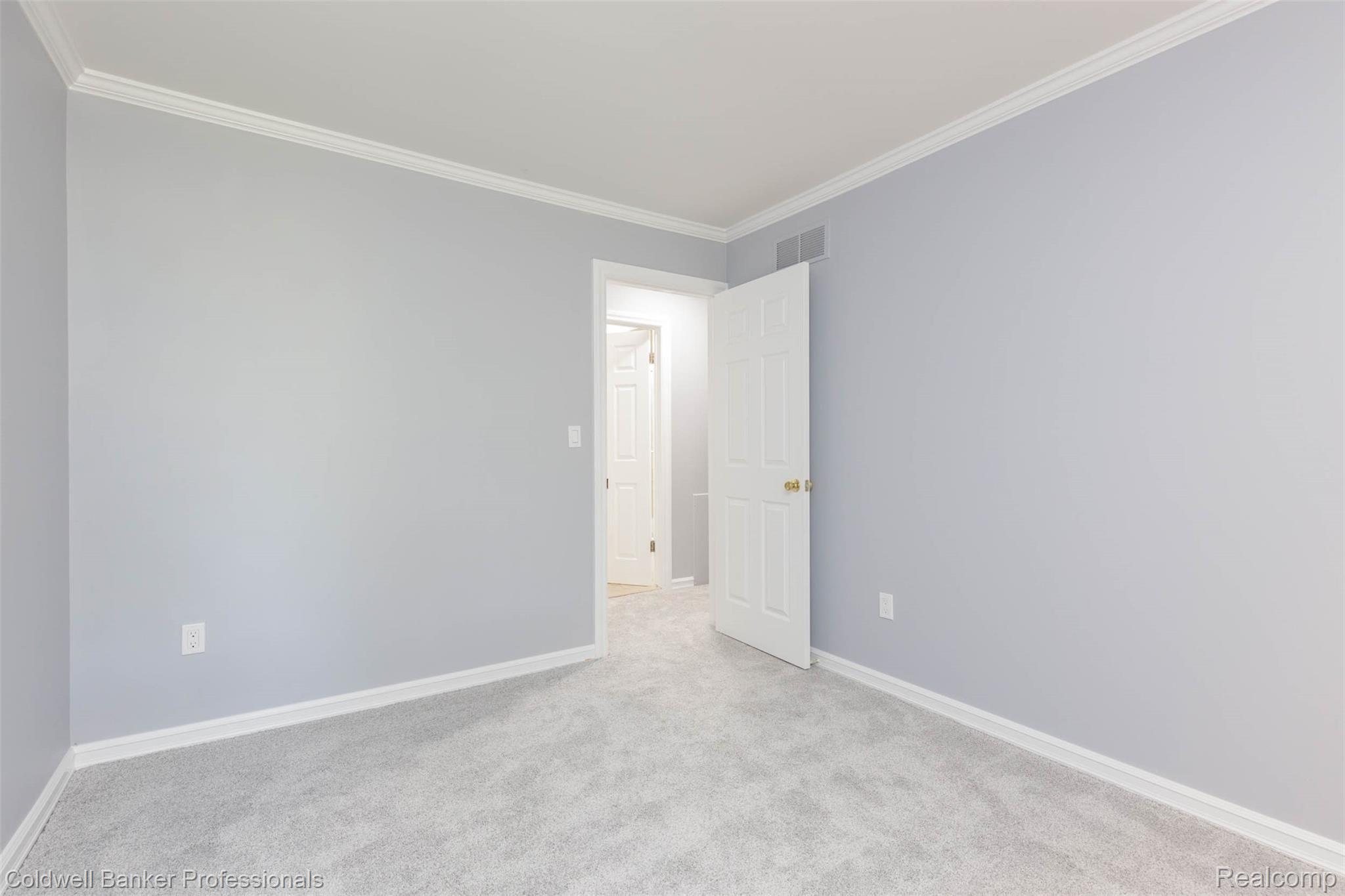 815 Oak Brook Ridge Drive Rochester, MI 48307 - Photo 17 of 23 815Oakbrook-17.jpg