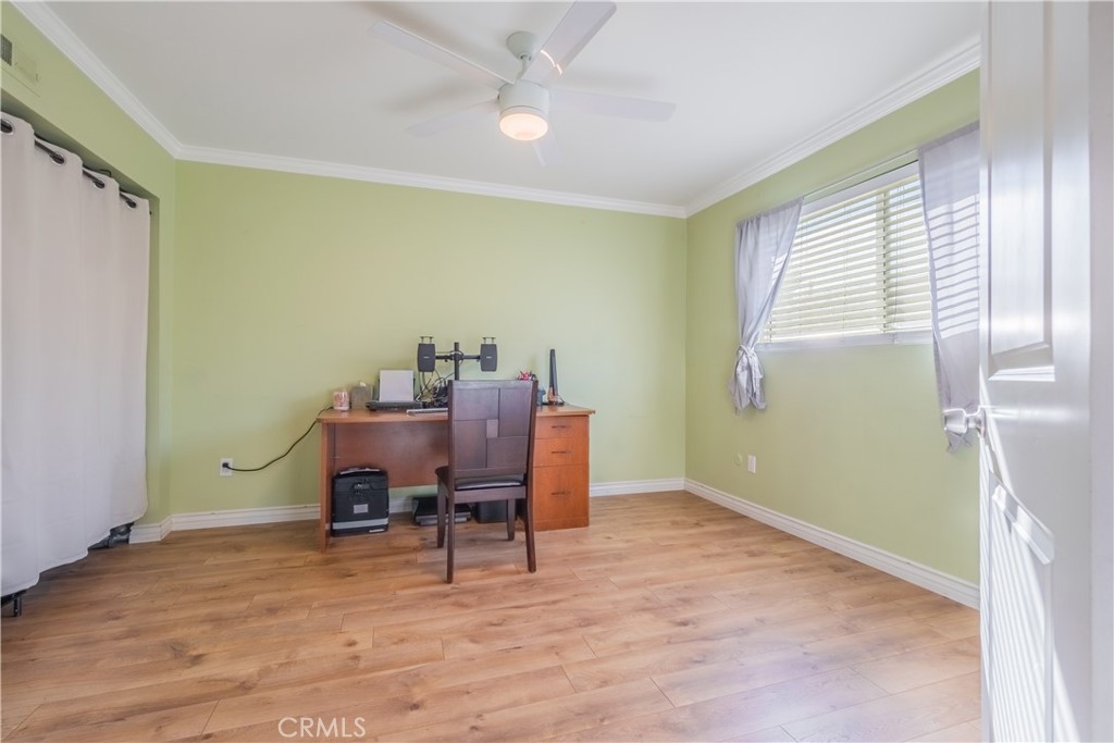 630 South Knott, Unit 14 Anaheim, CA 92804 - Photo 18 of 26 a workspace with furniture and a window