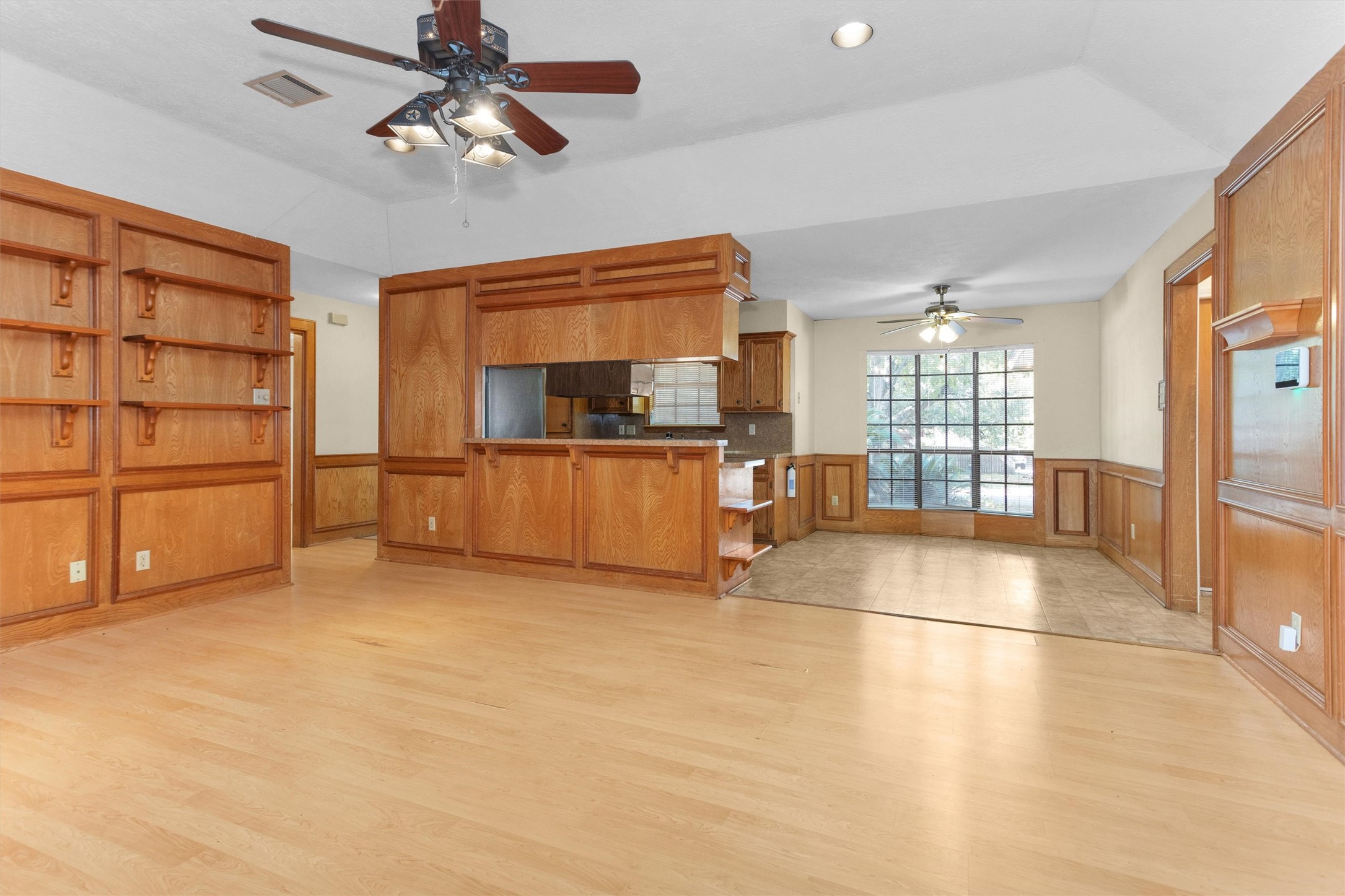 1706 Shawnee Street Navasota, TX 77868 - Photo 9 of 29 a view of a livingroom with furniture