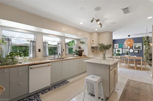 $699,000 | 4710 11th Avenue Southwest, Naples, FL 34116