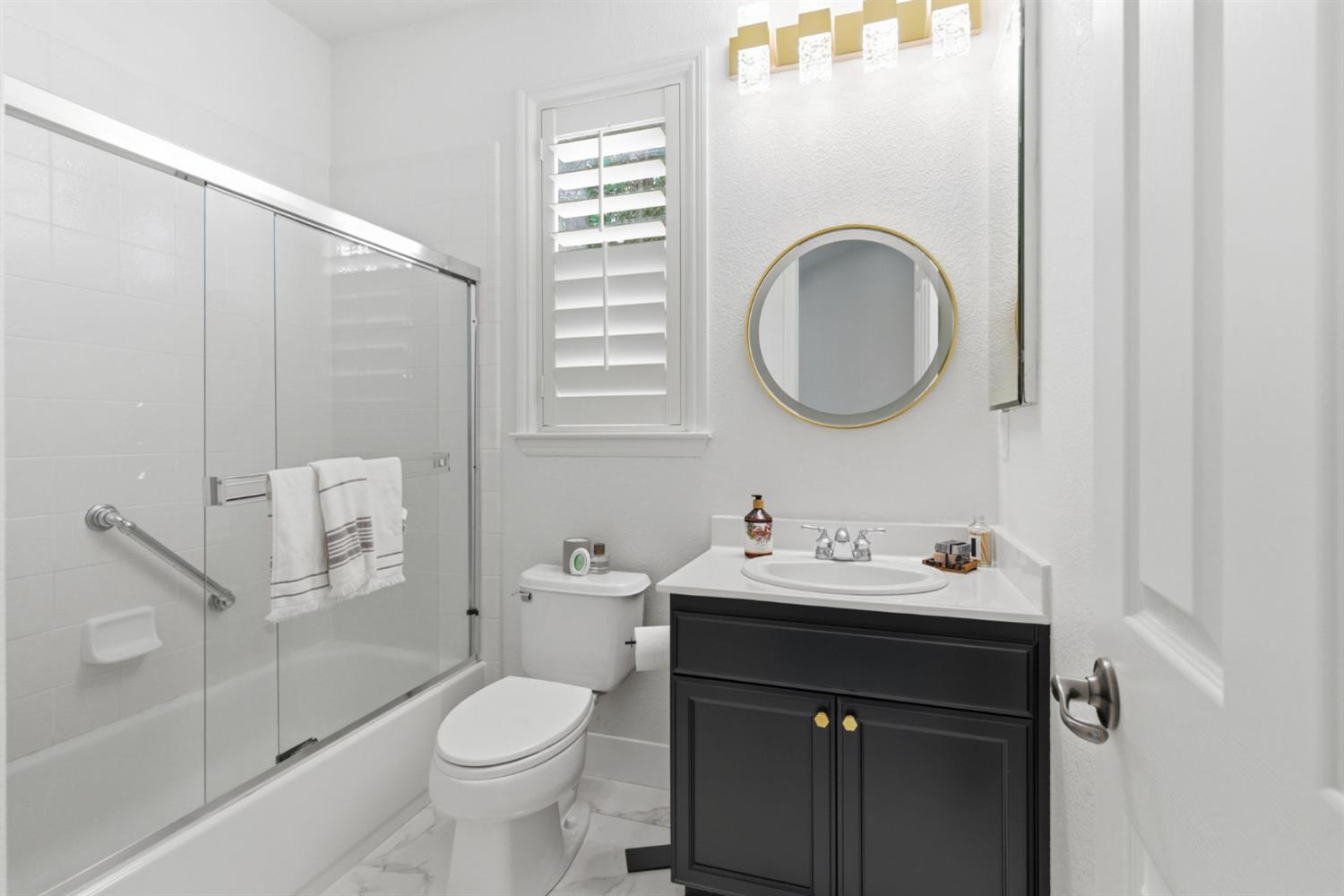 243 John Kamps Way Ripon, CA 95366 - Photo 11 of 62 a bathroom with a toilet a sink a mirror and a shower