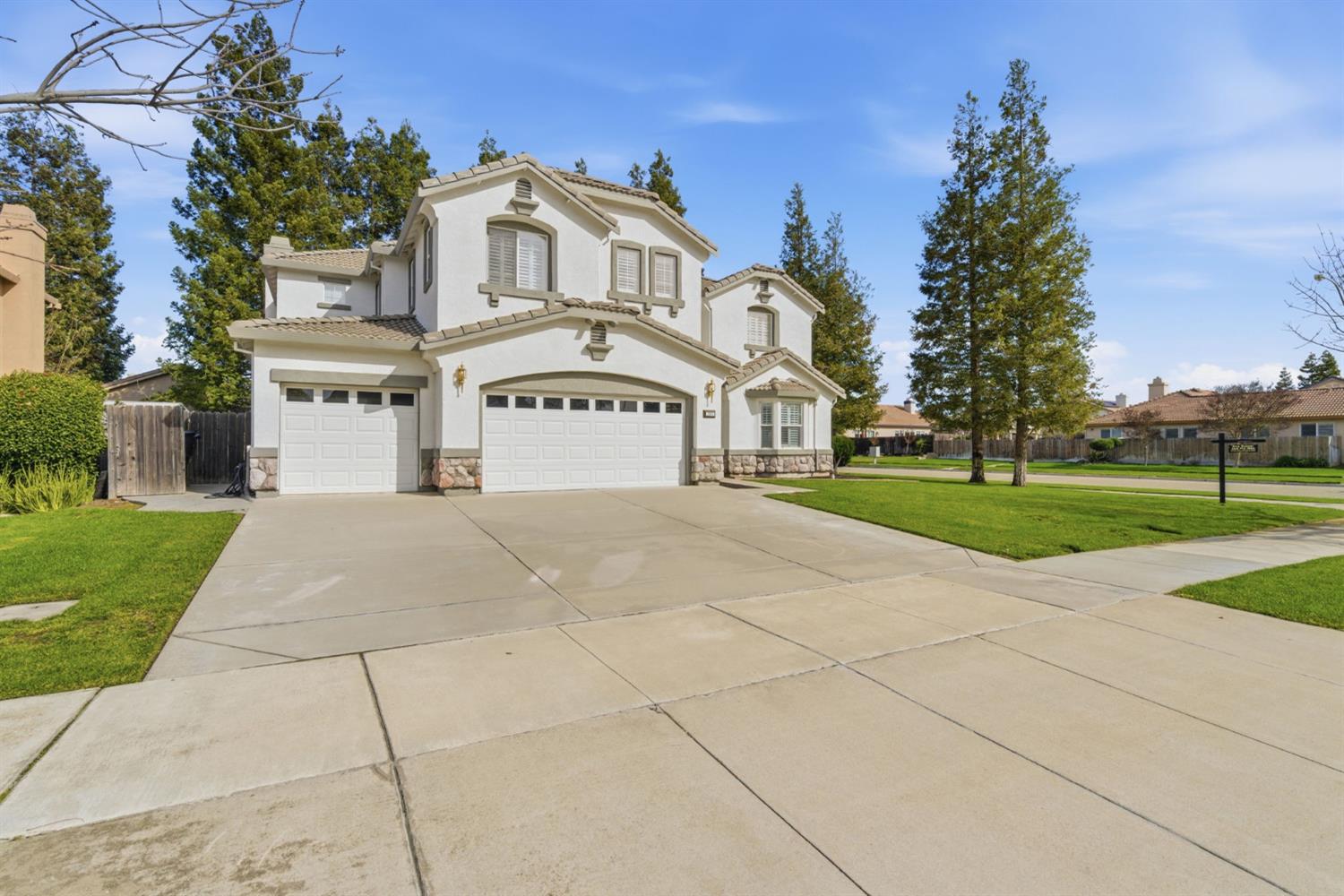243 John Kamps Way Ripon, CA 95366 - Photo 5 of 62 a front view of a house with a yard