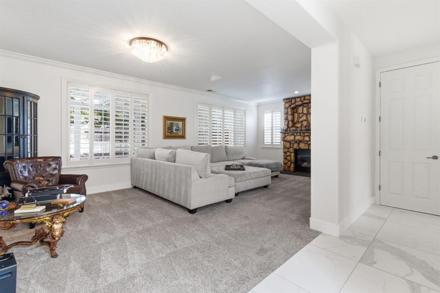 243 John Kamps Way Ripon, CA 95366 - Photo 10 of 62 a living room with furniture and a large window