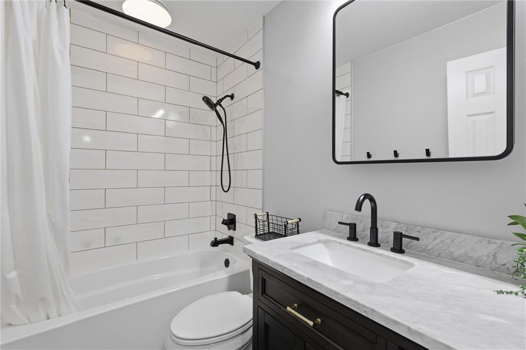 6815 Acuff Street Shawnee, KS 66216 - Photo 13 of 38