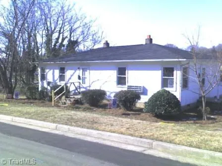 $795 | 422 Gregory Street Southwest, Winston-Salem, NC 27101