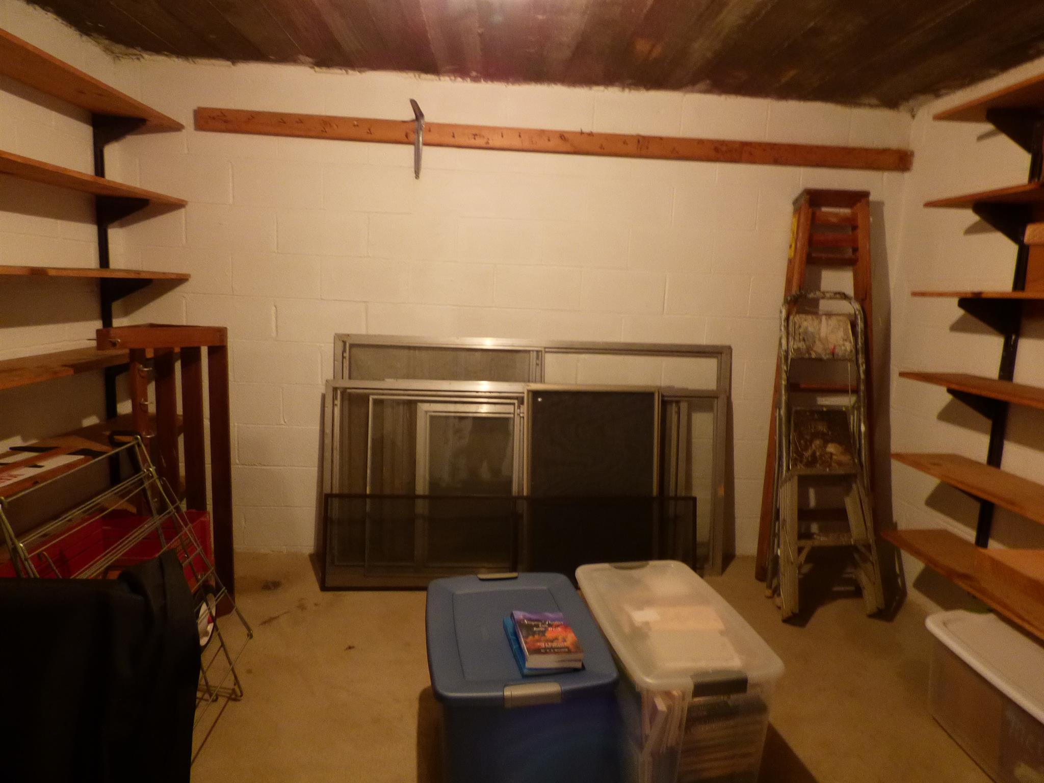 441 Excell Road Clarksville, TN 37043 - Photo 22 of 30 a room with furniture