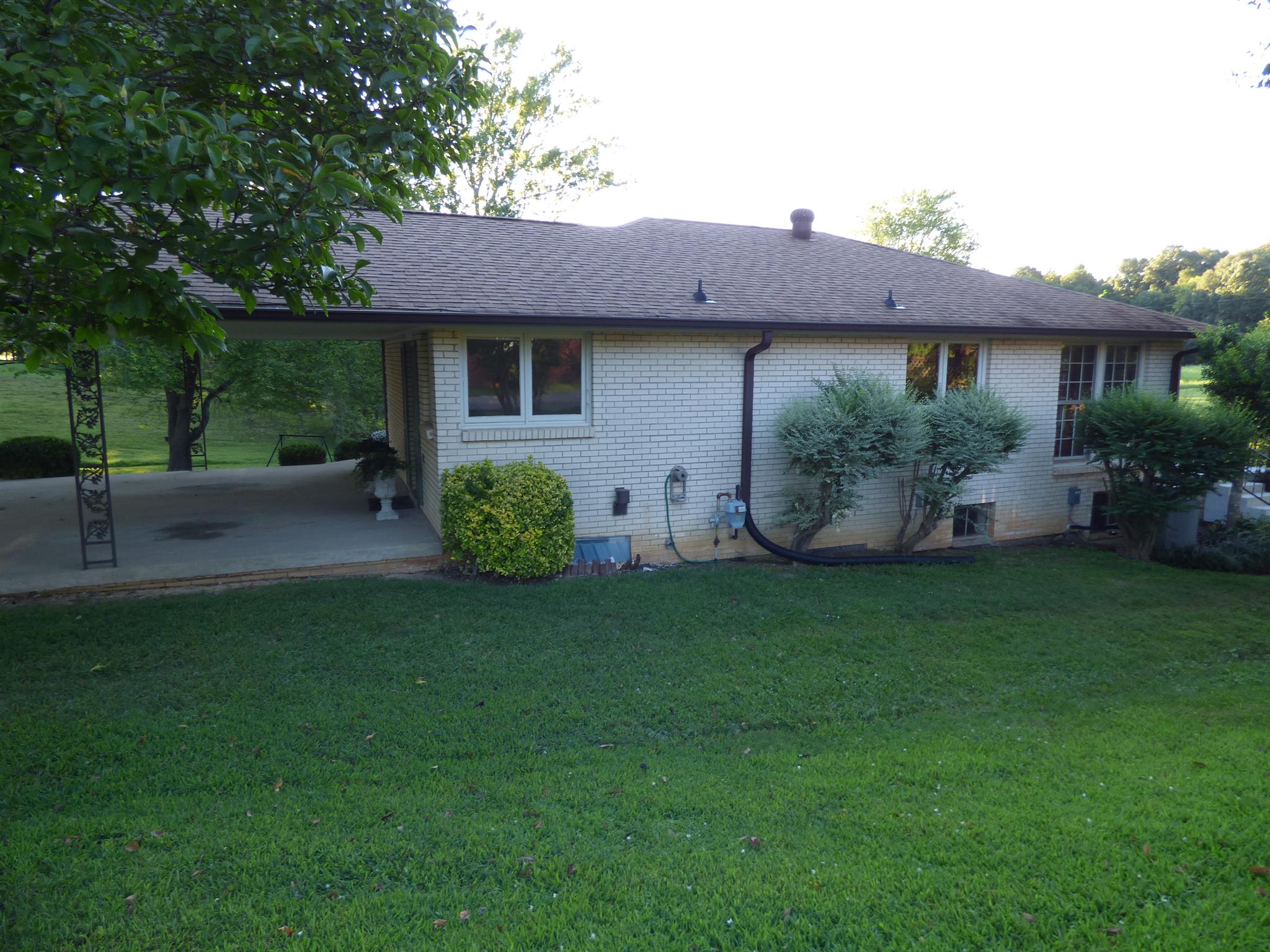 441 Excell Road Clarksville, TN 37043 - Photo 27 of 30 a view of a house with backyard and garden