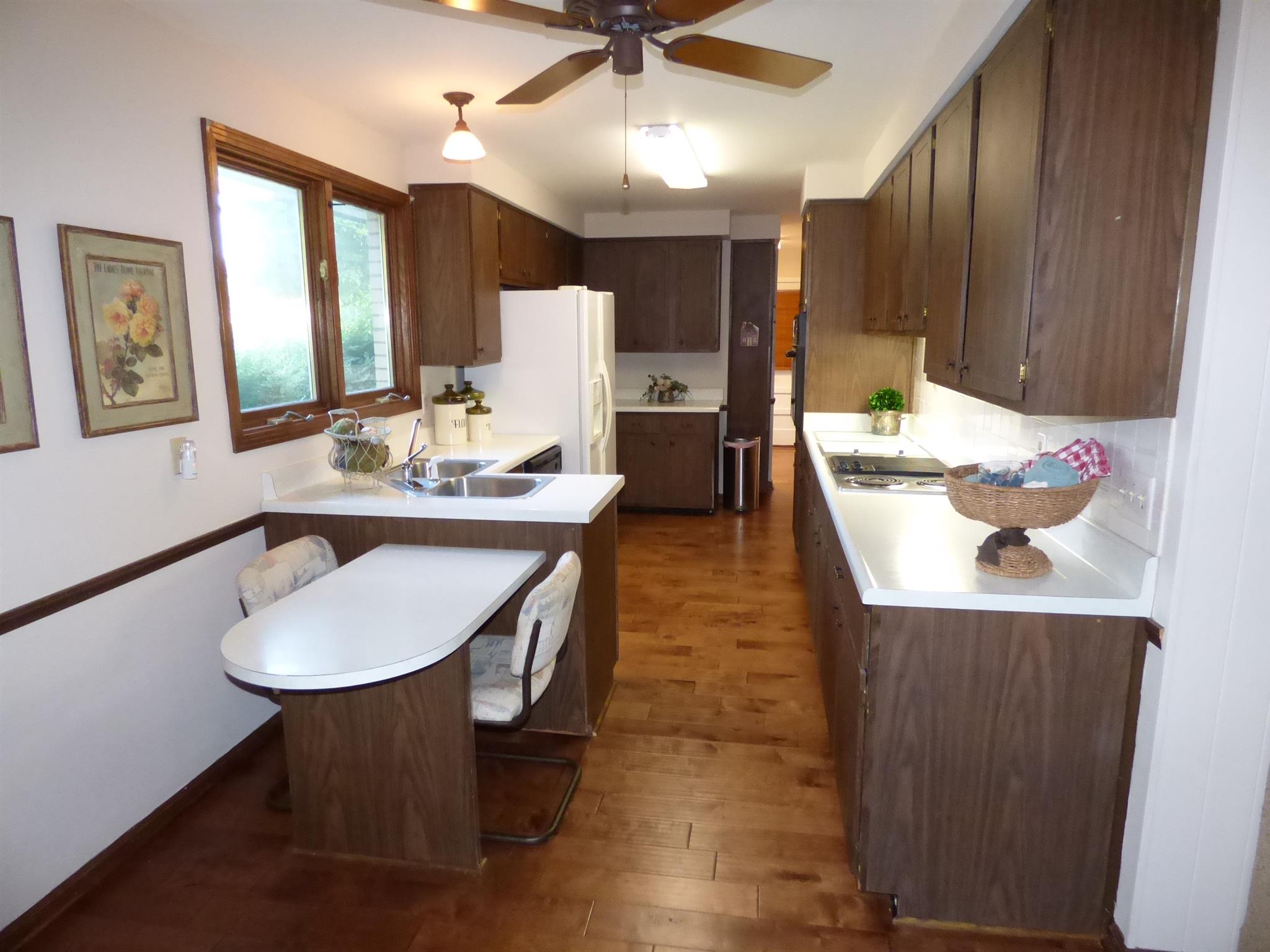 441 Excell Road Clarksville, TN 37043 - Photo 7 of 30 a dining room with furniture and window