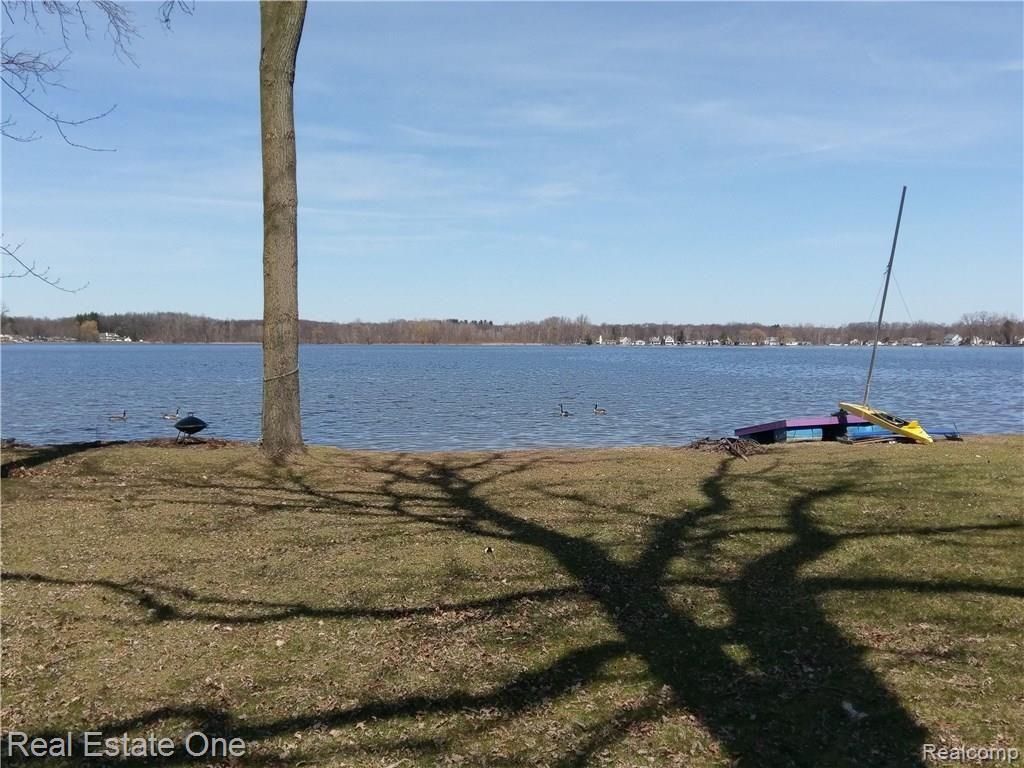 8784 Riverside Drive Brighton, MI 48116 - Photo 6 of 20 IMAG0312.jpg