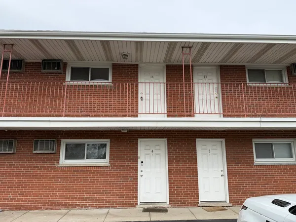 $164,900 | 145 Dover Drive, Unit 14, Des Plaines, IL 60018