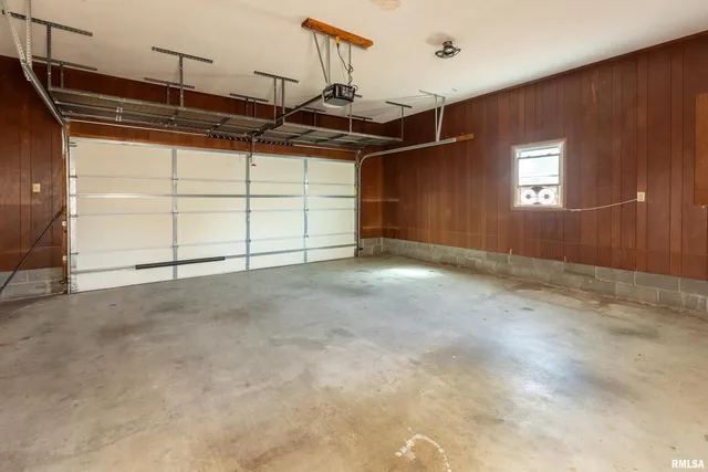 a view of a garage