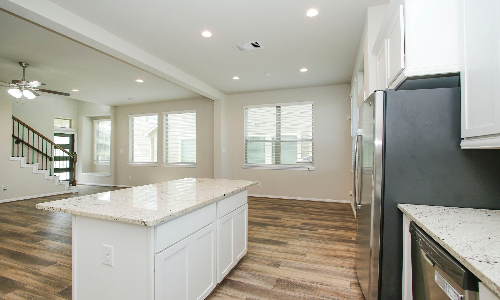 239 Biltmore Loop Montgomery, TX 77316 - Photo 18 of 40