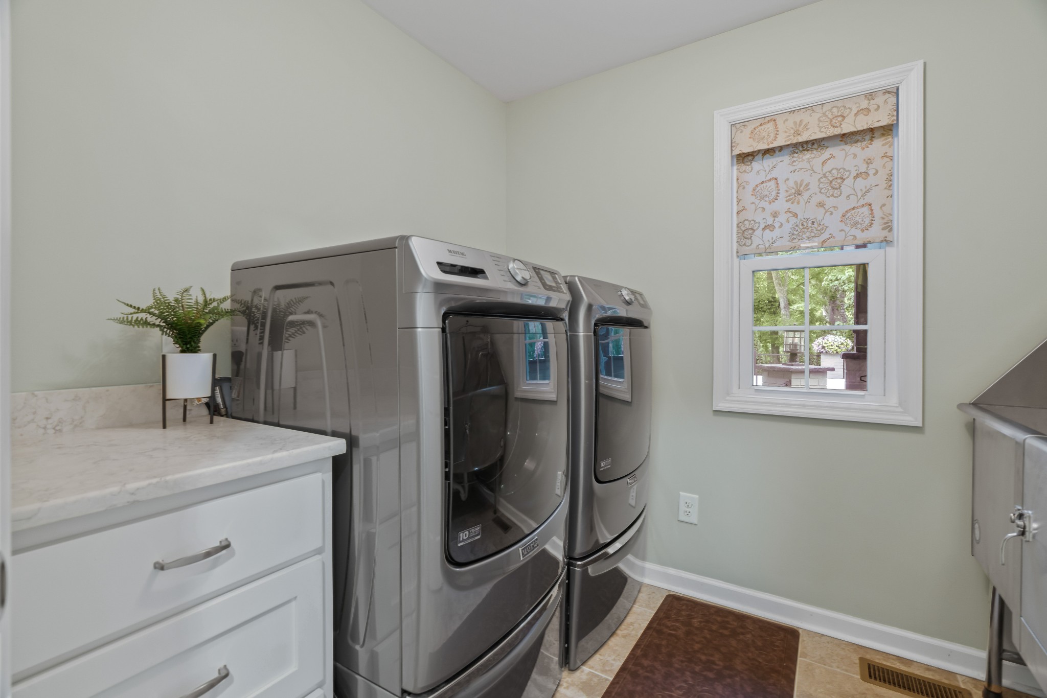 204 Hidden Lake Road Hendersonville, TN 37075 - Photo 32 of 67 a utility room with dryer and washer
