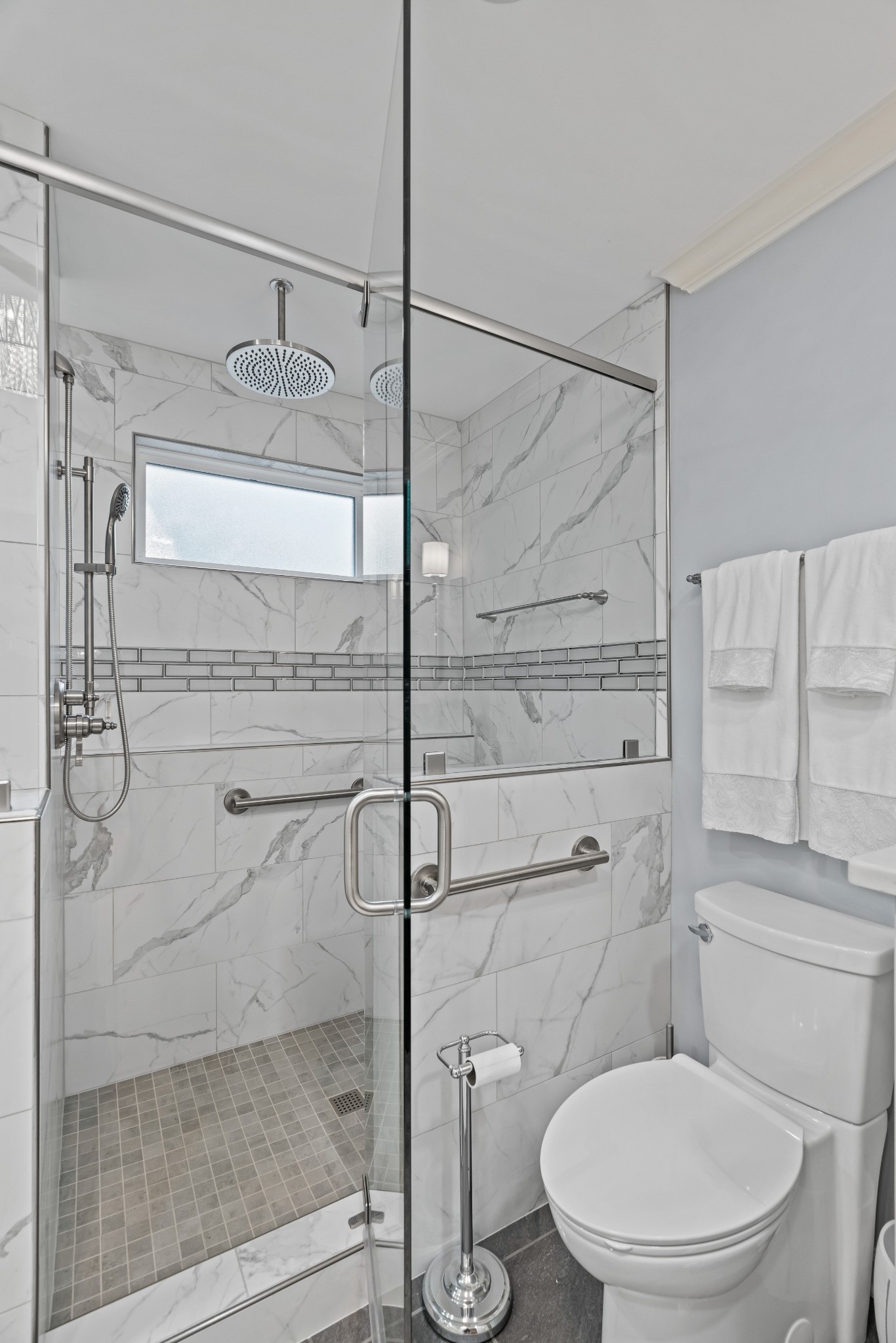 204 Hidden Lake Road Hendersonville, TN 37075 - Photo 42 of 67 a bathroom with a toilet and a shower