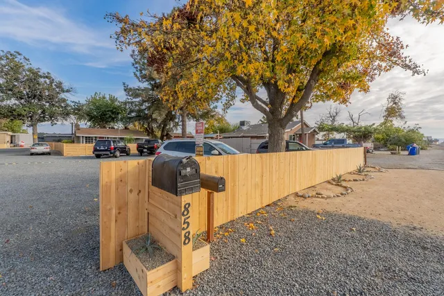 a view of a houses with a yard