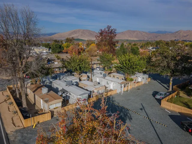 $1,299,000 | 858 South Valencia Boulevard, Woodlake, CA 93286